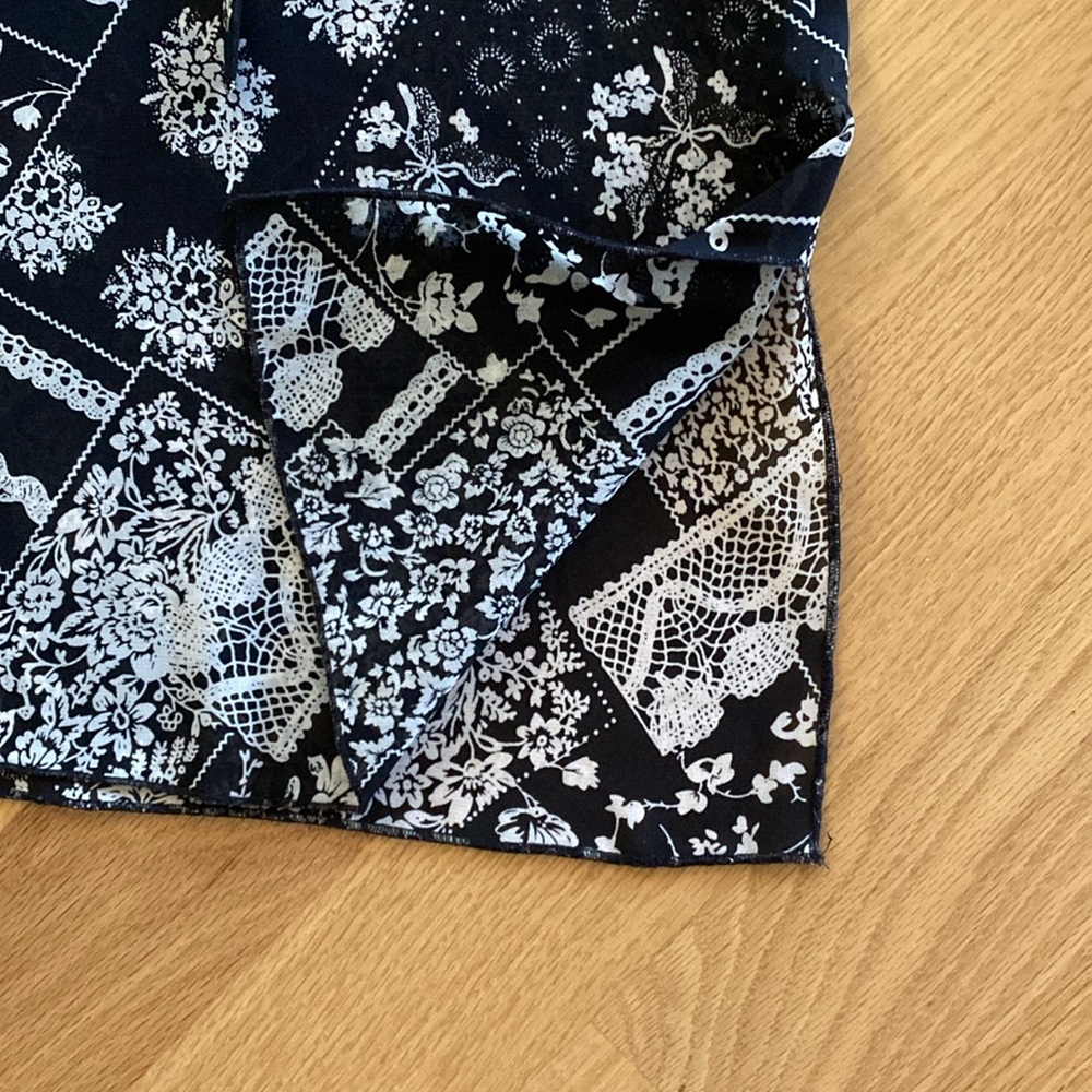 ❌SOLD tan NEW YORK CITY DESIGN CO small blouse - Picture 5 of 5